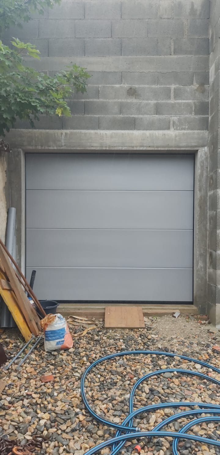 Après : porte de garage sectionnelle grise